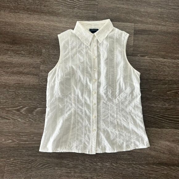GANT White Sleeveless Cotton Blouse Size 6 Embroidered Eyelet Button Preppy Chic - Picture 1 of 13